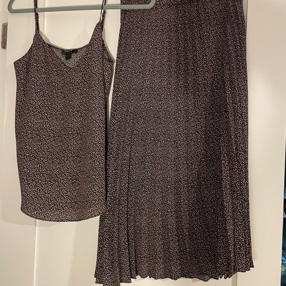 J. Crew- NWT- Black High-Waisted Skirt + Cami Set
🖤❤️🧡🤍💛🤎🖤❤️🧡💛🤍🤎